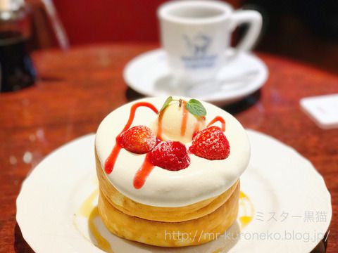 星乃珈琲店 【松戸】 苺とふんわりクリームのスフレパンケーキ