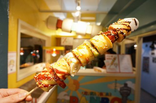 アメリカ村で世界初！串かつ風パンケーキ「パンボ」が誕生しました！