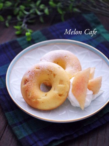 【レシピ】ヨーグルトで簡単ヘルシー♪夏の焼きドーナツ「ヨーグルト桃ドーナツ」
