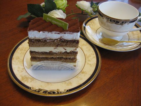 「あさのや洋菓子店」のコーヒーとマスカルポーネのケーキ