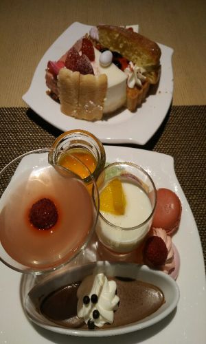 【最新版】新宿にあるヒルトン東京『メトロポリタングリル(Hilton Tokyo Metropolitan Grill)』のスイーツブッフェ・ケ－キバイキング～マリー・アントワネットの結婚～に(2017年9月)♪♪♪