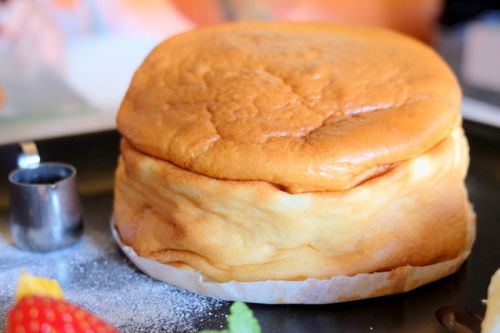 【札幌・福住】つきさむパンケーキ金のスプーン　金のふわとろスフレパンケーキ