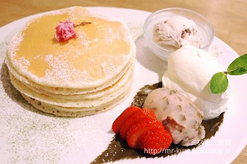 パンケーキママカフェ VoiVoi ヴォイヴォイ【三軒茶屋】桜と塩生クリームのパンケーキ