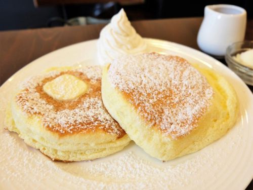 【亀有】OASIS CAFE オアシスカフェ　メープルバターホイップのスフレパンケーキ