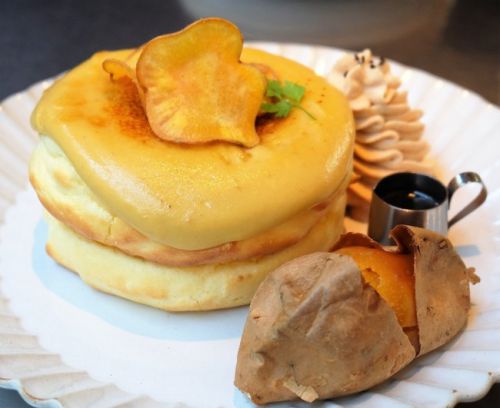【原宿 表参道】レインボーパンケーキ RAINBOW PANCAKE　種子島熊野農園安納芋の焼き芋パンケーキ「こがね」