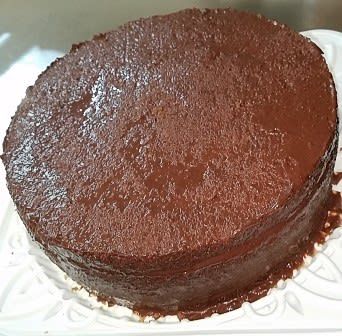 ★シンプソンズで飾った生クリームケーキに見えるチョコレートケーキ☆