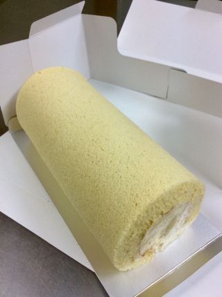 沖縄県産和三盆のロールケーキ