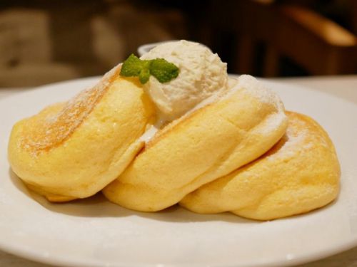 【銀座】幸せのパンケーキ銀座店 幸せのパンケーキ& 濃厚チーズムースパンケーキ ベリーソースがけ