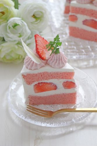 ピンクの苺ショートケーキ