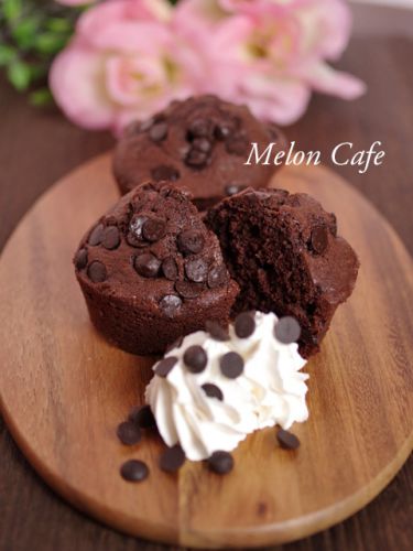 ココアカップケーキ(ダークチェリーとチョコチップの2種同時焼き♪)☆「ホットケーキミックスを使って簡単に！アレンジいろいろ、バレンタインスイーツをつくろう♪」モニターレシピ