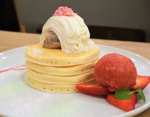 【東京 三軒茶屋】 パンケーキママカフェVoiVoi　桜と塩生クリームのパンケーキ