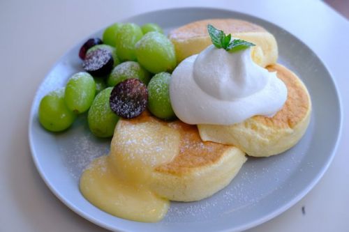 【東京 自由が丘 】 FLIPPER'S フリッパーズ 自由ヶ丘店　奇跡のパンケーキ「シャインマスカットとレモンクリーム 」