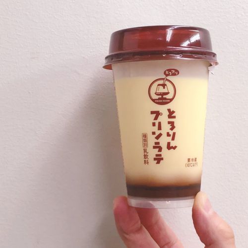 おやおやコレは⁈とろりんプリンラテなるもの発見!