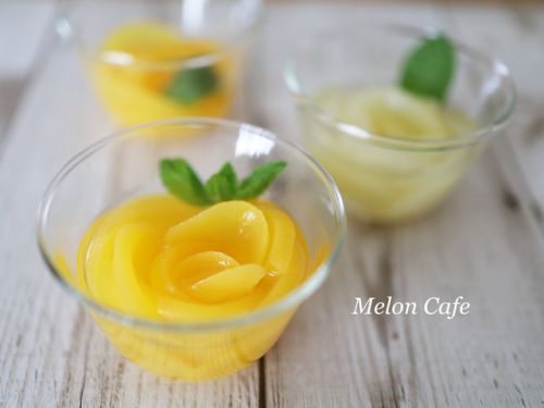 簡単、モモの缶詰で！花咲くフルーツゼリー☆シンプルなレシピで可愛いスイーツ