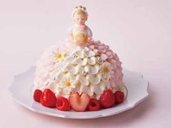 自宅でネット注文、手間いらず。誕生日やギフトに使える「阪急のケーキ宅配」が6月20日（土）承り分から’伊丹市’にもお届けできるようになります。期間限定で配送料も半額キャンペーン！