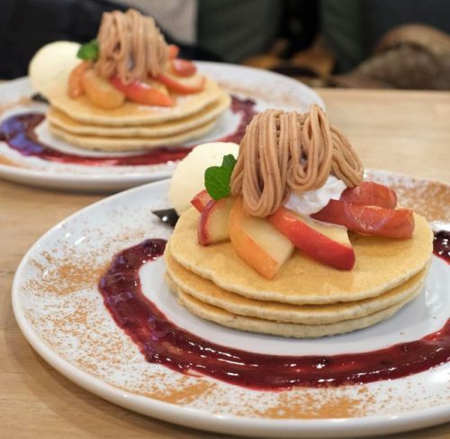 【東京 三軒茶屋】パンケーキママカフェVoiVoi　焼きりんごとモンブランのパンケーキ