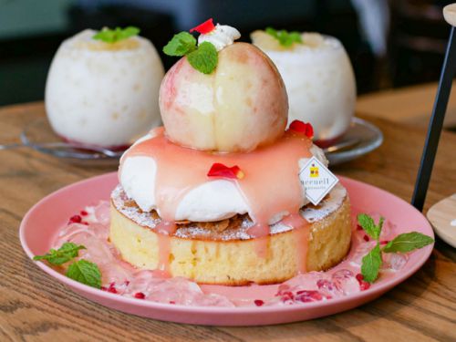 【恵比寿】カフェ アクイーユ まるごと桃とクレームダンジュのパンケーキ