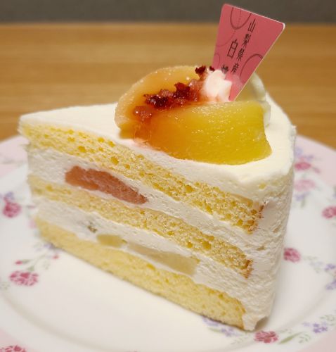 【ももフェア】山梨県産白桃のプレミアム純生クリームのショートケーキ@シャトレーゼ